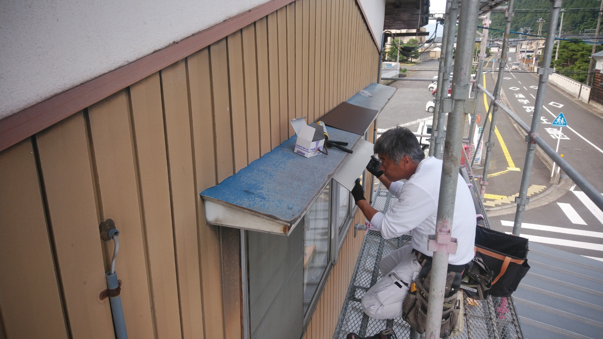 鯖江市で屋根修理に来てます
