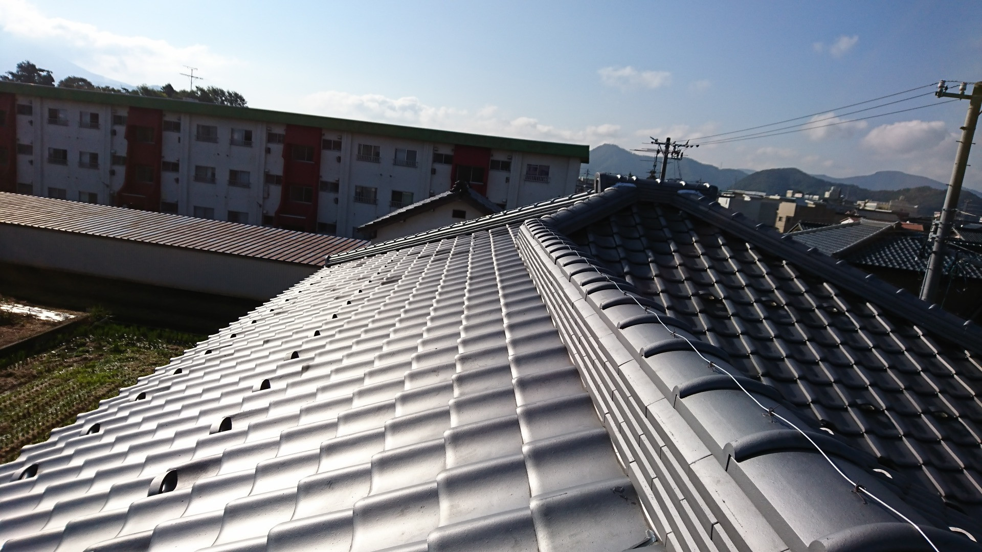 鯖江市で屋根瓦の葺き替え工事に来てます。