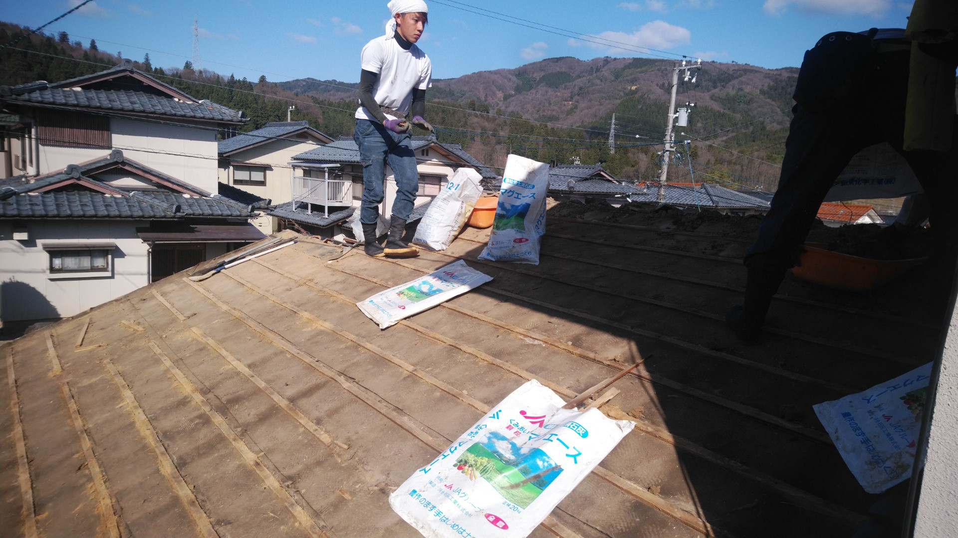 コロナに負けるな！福井市で瓦の葺き替え工事をしています。