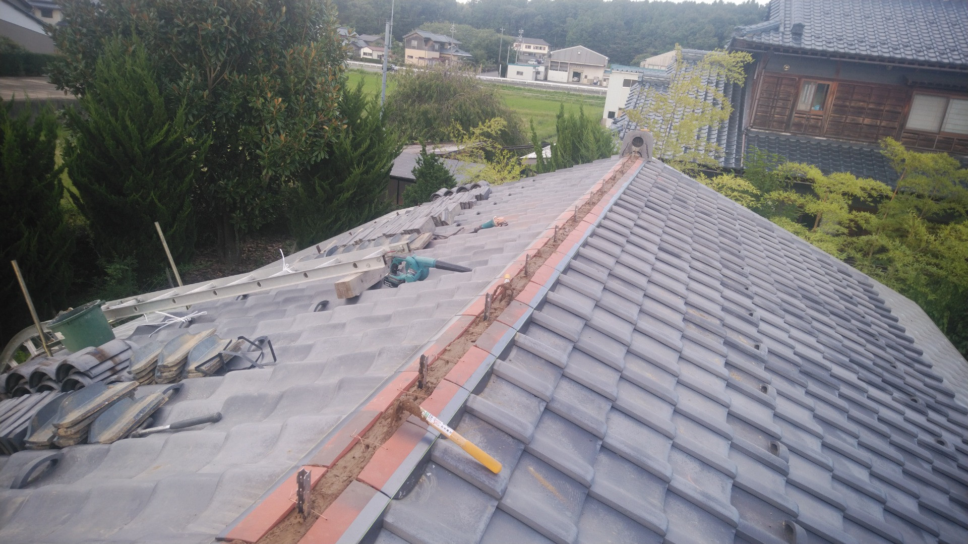福井市で屋根の修理、修繕工事に来ています。