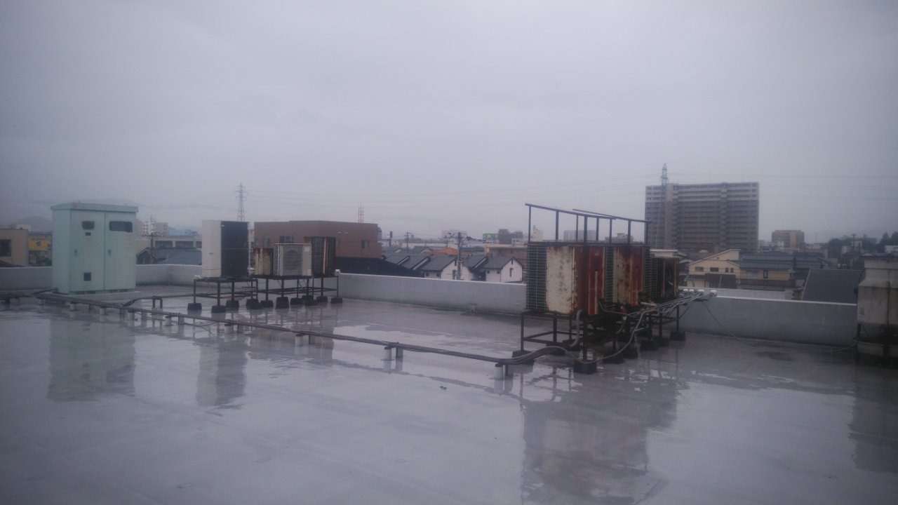 福井市で屋上シート防水の雨漏り現場調査に来ています。