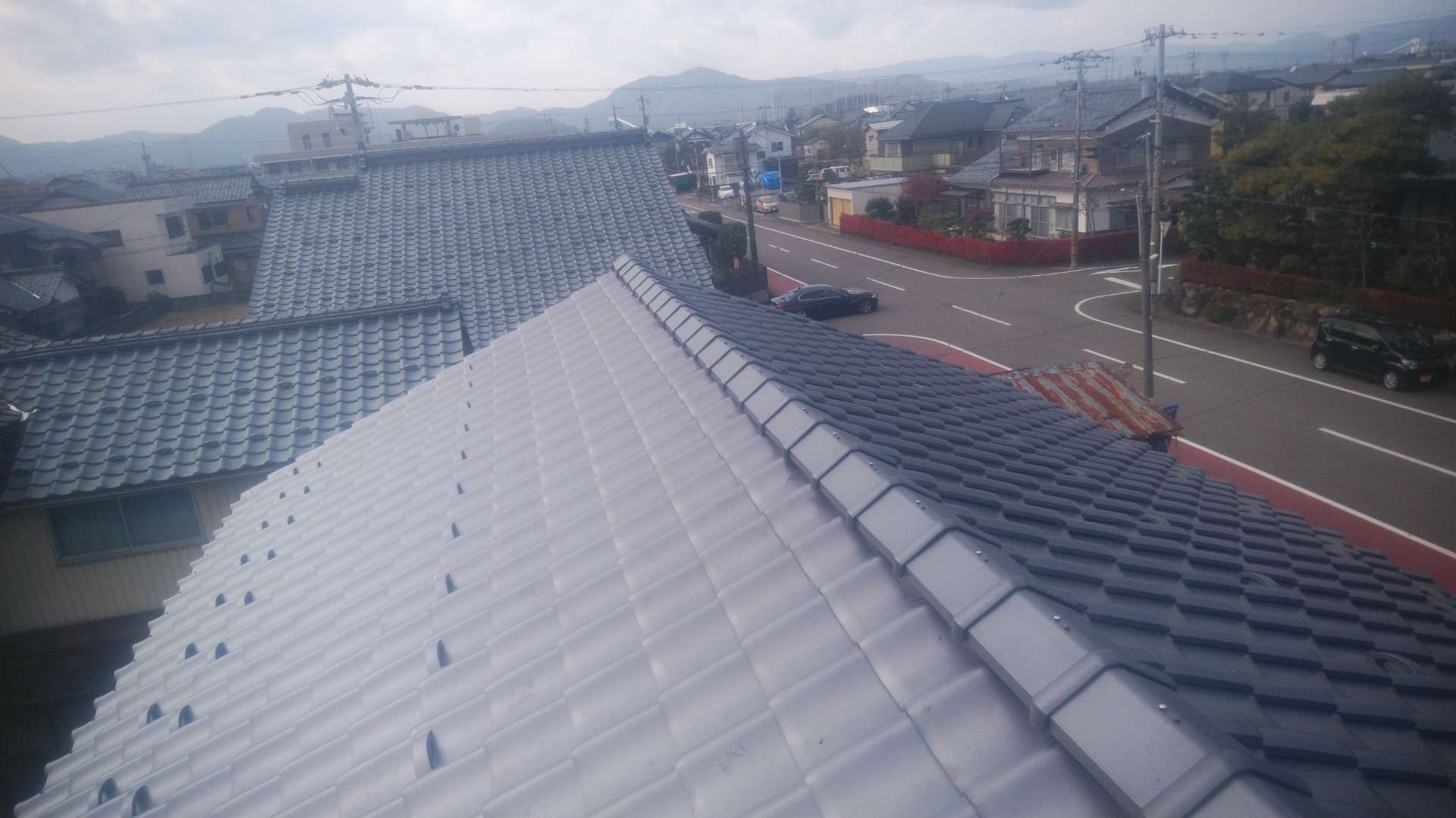 鯖江市で瓦屋根の葺き替え工事に来ています。