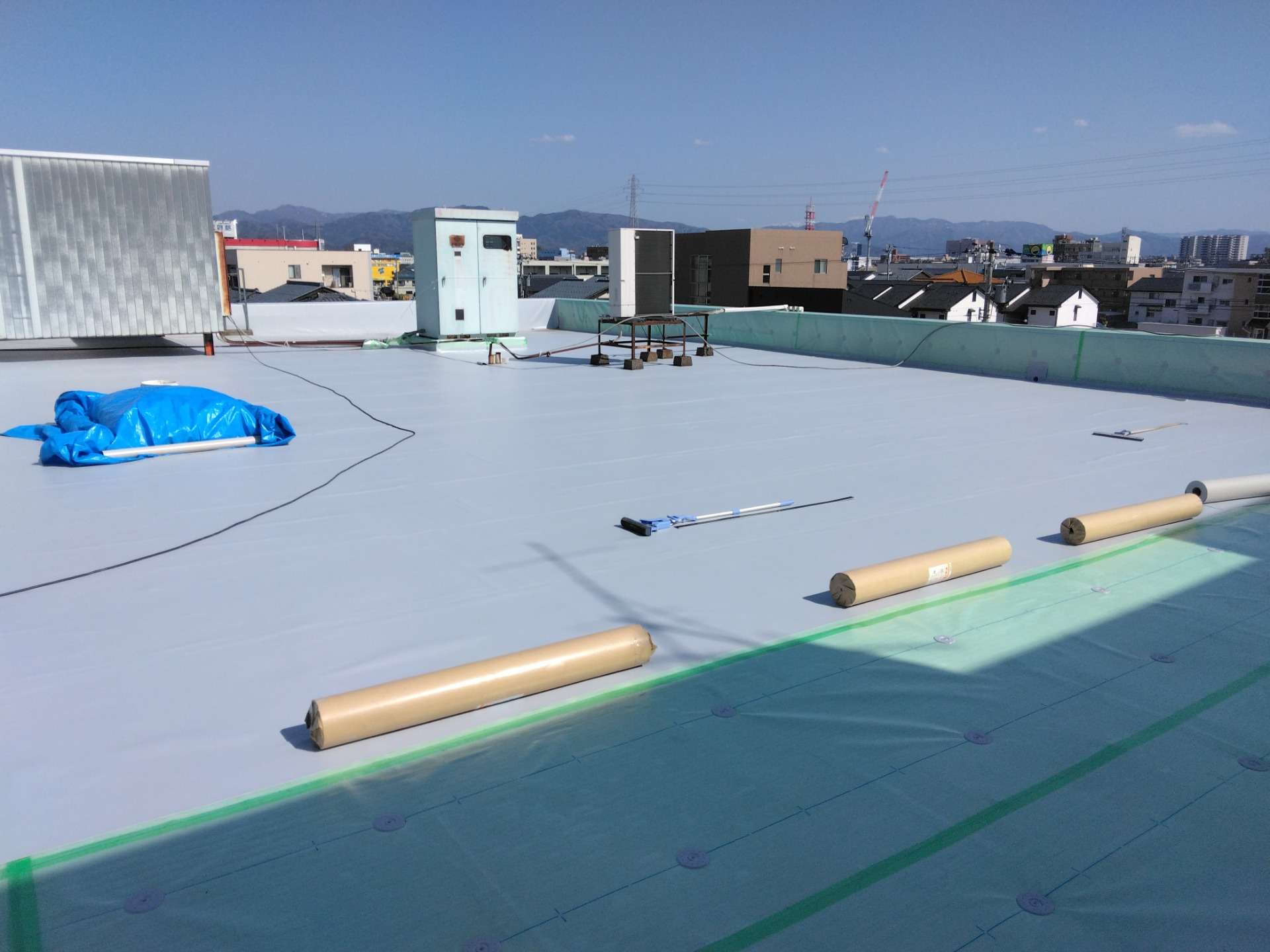 福井市で屋上防水工事に来ています
